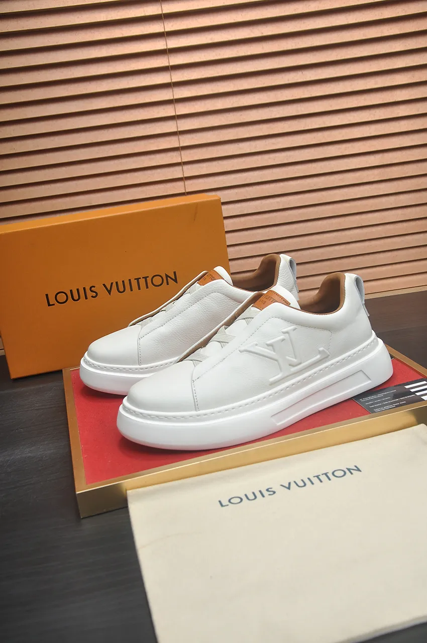 Men's shoes 💰480💶【LOUIS VUITTON】(Full sheepskin lining) Same style as LV Louis Vuitton official website [satisfied] original single hot model LV original factory cowhide 👑1:1 original board sheepskin lining 👘 imported cowhide for the upper. Body accessories one-to-one mold opening 💪 counter quality 🙏 Dear friends, if you are still worried about wearing matching shoes 💋, then these shoes are your best choice 🎁🎁! 38-45 (45 is custom-made and cannot be returned or exchanged)